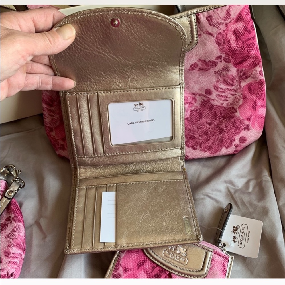 🎉HP🎉 Coach NWT 4pc pink wallet purse crossbody - Picture 9 of 12